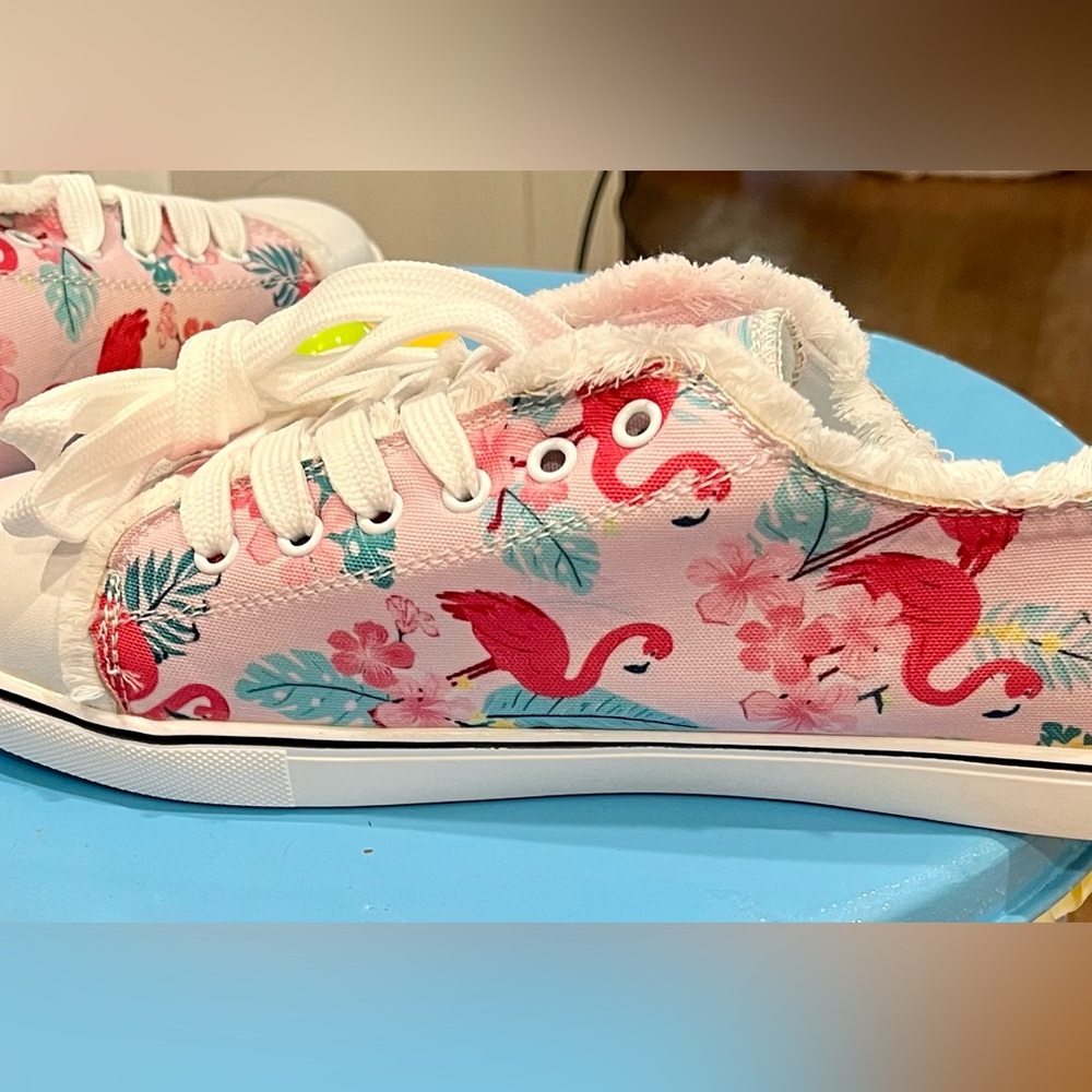 Light pink sneakers with hot pink flamingos